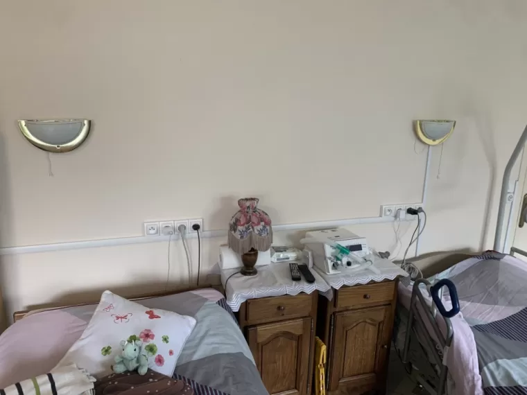 installation de prises de courant pour lits d'hôpitaux dans une maison à péronnas., Bourg-en-Bresse, Moisselec