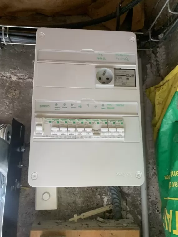 remplacement d'un tableau électrique par votre électricien à certines ., Bourg-en-Bresse, Moisselec